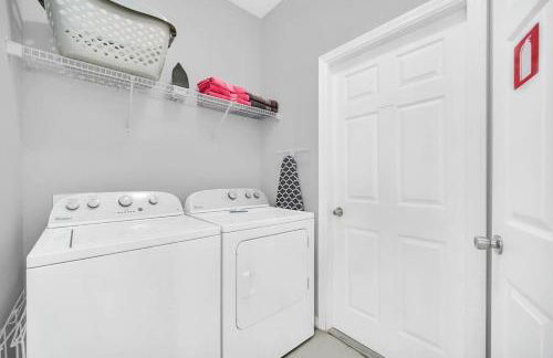 New 5 bedroom Disney Sanctuary - Photo 49