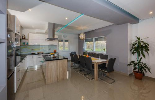 Villa Toni with 5 bedrooms and heated pool - Photo 54