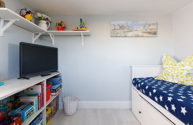 4BR Beach House Sleeps 10 - 5 Mins Walk to the Sea - Foto 75