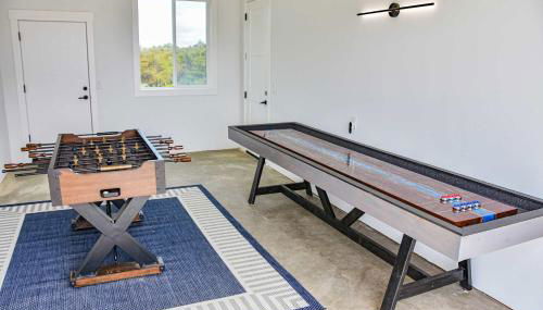 Brand-New Beach Retreat Hot Tub Sleeps 13 - Foto 2, Game Room