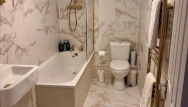 Catherine Hill House Grade 2 Listed Apartment, Frome - Foto 3, Shower