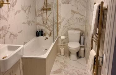 Catherine Hill House Grade 2 Listed Apartment, Frome - Foto 3