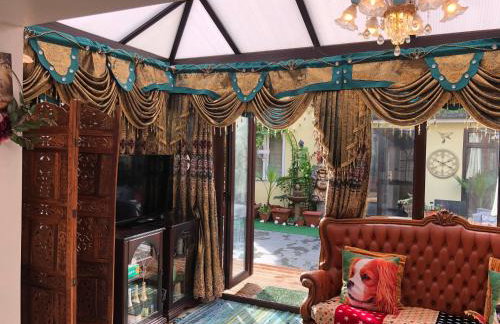 Cheerful 4 bedroom house with garden free parking - Photo 22