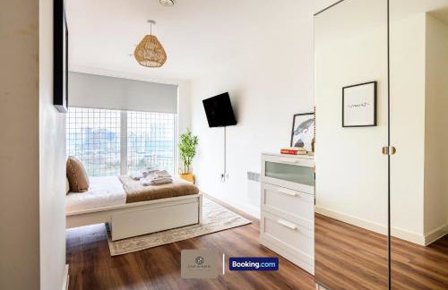 2BR Flat By Paul & Malin Properties Short Lets & Serviced Accommodation Salford - Foto 12