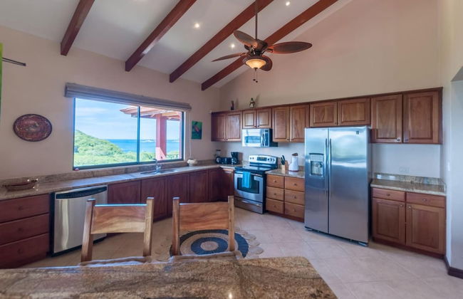 Big Hillside Villa in Potrero With Pool and Panoramic Ocean Views - Photo 8