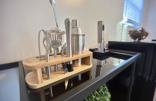 Luxury 4BR Getaway with Heated Pool & Cozy Vibes! - Foto 10