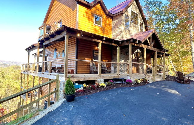 Lazy Bear Lodge 5 Bedroom Cabin by RedAwning - Photo 78