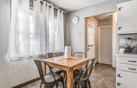 Mins from Parks Hiking & Dining- Brick Bungalow - Foto 9