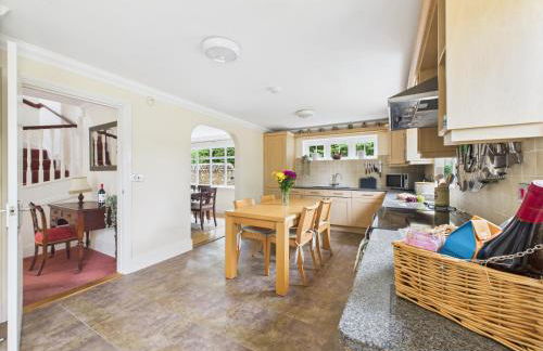 Large detached house near the sea - Photo 3