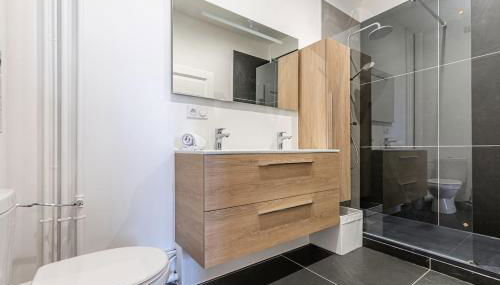 Plumeria - Grand Appartement 75m2 - Au calme avec Jardin - Idéal Famille ou Groupe de Travailleurs - Parking Public Gratuit - 2 Chambres - 4 Lits séparés - Foto 5