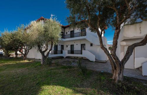 Eleon Suites & Apartments - Photo 4