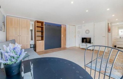 Amazing Apartment In Sant Pere De Ribes - Photo 6