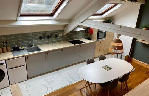 Stylish & Spacious Town Centre Duplex Apartment - Photo 11