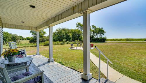 Decatur Farmhouse Getaway with Deck and Backyard - Foto 3