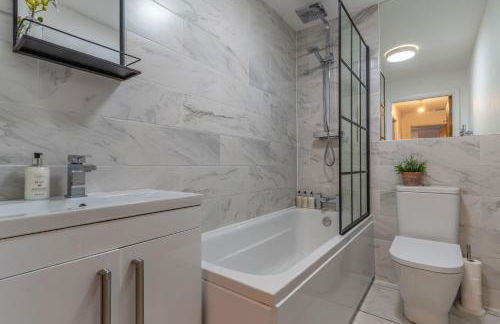 Luxury Chapel Apartment within City Walls - Photo 17