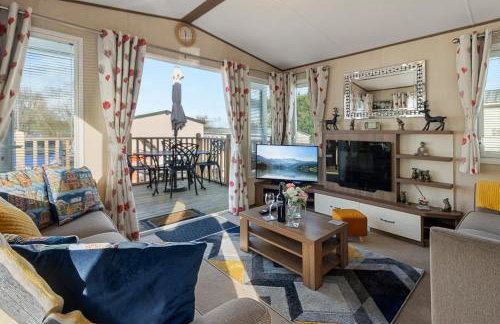 Retreat at the Lake - Fishing Lakes, Heated Outdoor Swimming Pool 500yrds on Sister Park , Pool Open April to September - Foto 1