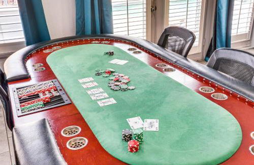 4,300-Sq-Ft Villa in West Vegas with Pool and Games! - Foto 7