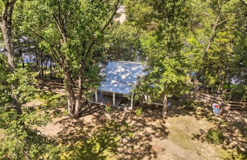 Waterfront Cottage in Fort Towson with 2 Decks! - Foto 26