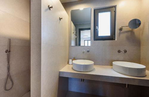 Azure Naousa - Photo 14