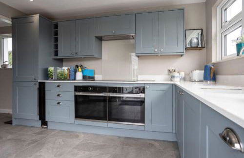 Stylish 2 bed pet-friendly coastal retreat - Foto 24