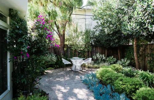 Unique Sculptured House with Private Beach Access - Foto 27