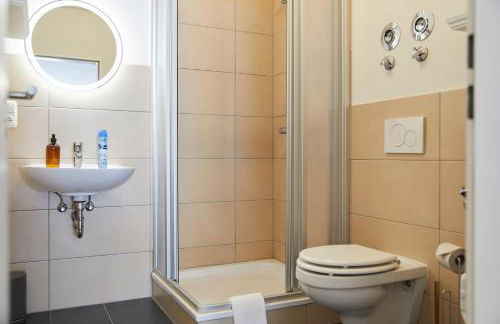 R B Apartment Hamburg Comfort am Flughafen für 1-5 Personen - ideal für Geschäftsreisende und Familien - Küche - Smart TV - Waschtrockner - kostenloser Parkplatz - Foto 18