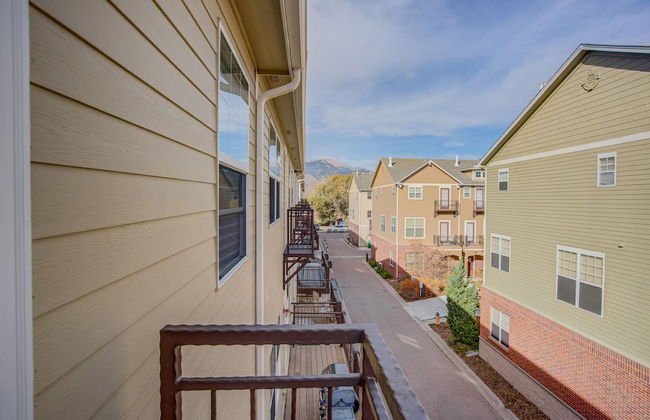 Urban Practicality! 3 Beds, Patios & Dog Friendly - Photo 31