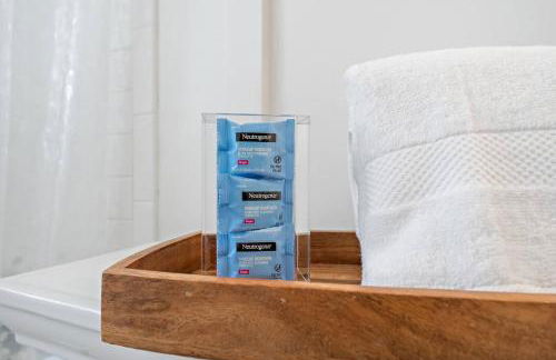 "Broadway Hideaway" by Roxy Rentals - Foto 29