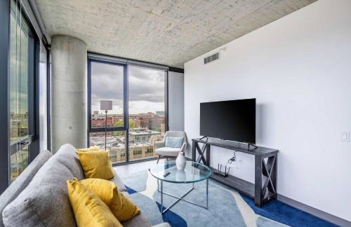 Freshly Minted 2BR - Elegance & Comfort in Central Chicago - Photo 5