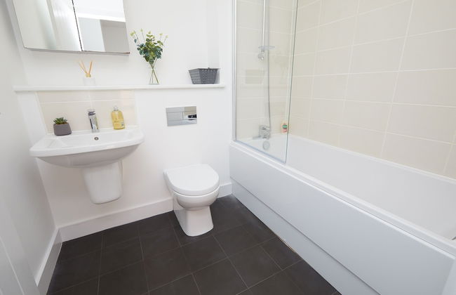 3 Bedroom Large House - Train Station - Photo 21