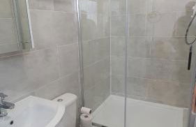 Harbour House - Entire Detached 4-BDR, Ensuite & Bath, Fast Speed Wi-Fi, Smart TV, Self Catering - Serving Contractors, Tourists, Santa Pod & Silverstone! - Foto 4