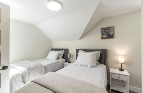 Flying Colors Cottage Walk to Downtown - Foto 8