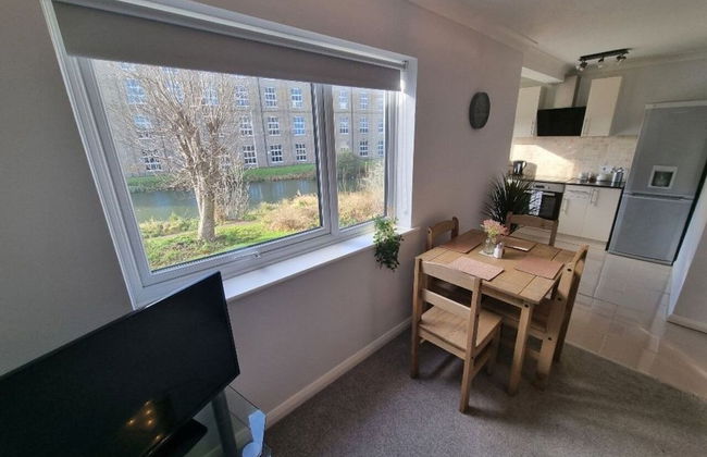 360 Serviced Accommodations - Canal Side Retreat - 2 Bedroom Apartment - Photo 13