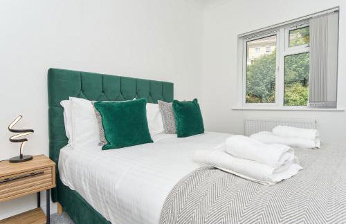 Meadow View - A Beautiful 3 Bed Apt With Stunning Countryside Views & Parking - Close To Ventnor, Shanklin & Sandown - 5 mins To Beach - Ideal For Friends, Families, & Business Stays - Dog Friendly - Foto 2