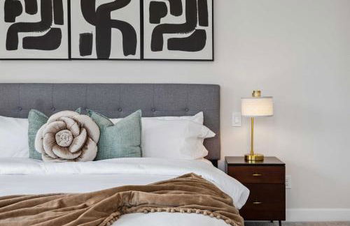 Resort vibe with Pool and Hot tub Downtown skyline views - Photo 32