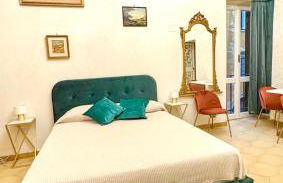 Pantheon Luxury Jacuzzi Apartment - Photo 17