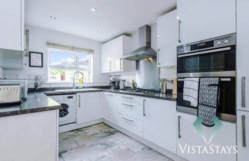 Spacious 3BDR House By Vista Stays Short Lets & Serviced Accommodation Salford With Pool Table & Free Parking - Photo 8