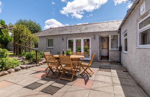 Dormie Cottage, lovely bright and spacious bungalow with wood fire - Foto 2