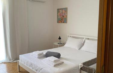 Evelyn House - Photo 5