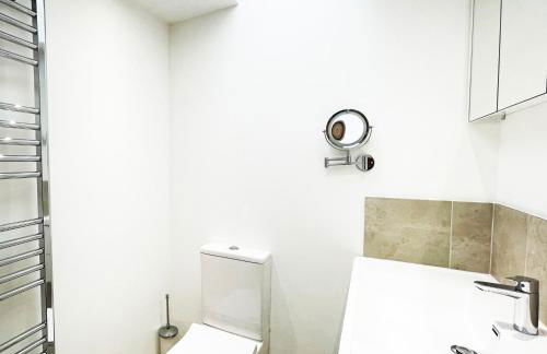 Whitley Old Garage - Photo 5