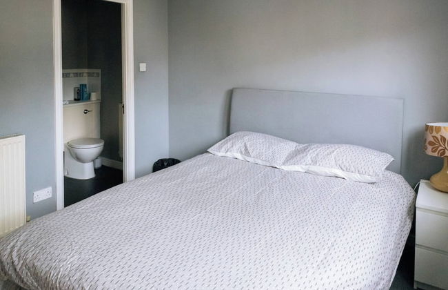 Snug & Serene 2BD Flat - Roseburn - Photo 5