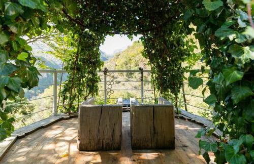 Medieval Tower In Sibillini Mountains Park - Foto 32