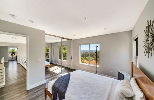 Stunning Hilltop 5BR With View And Hot Tub! - Foto 56