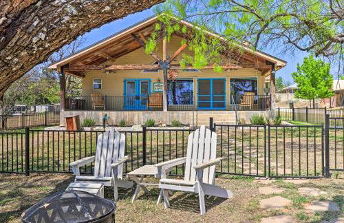 Charming Burnet Cottage with Lake View and Porch! - Foto 1