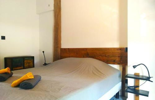 "La Case" - Magnifique ferme rénovée au cœur de la nature - Piscine privée sans vis-à-vis - Vue dégagée - Jardin - Stationnements gratuits devant la propriété - Belles prestations - Foto 63