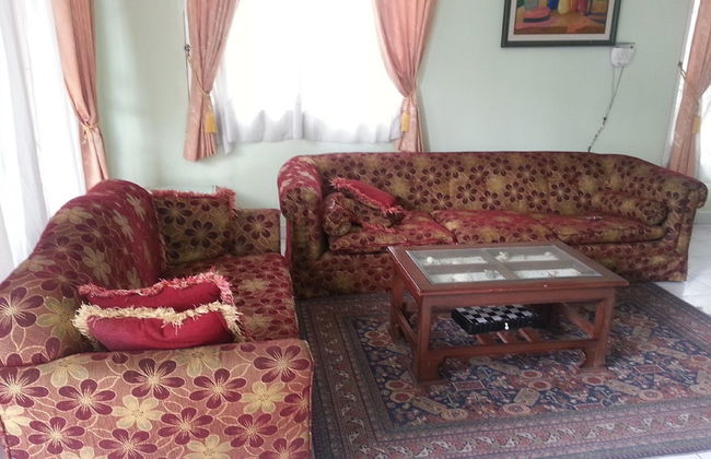 Villa Kota Bunga Camelia - Foto 23