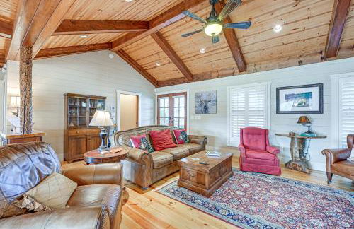 Mountain-View Georgia Cabin with 2 Decks - Foto 4