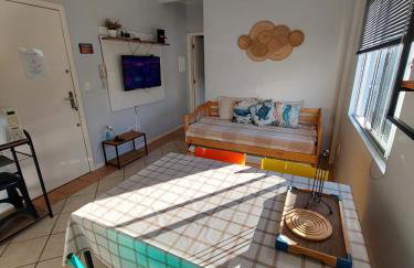 Excelente Apartamento a 1 quadra e meia do mar - Foto 6