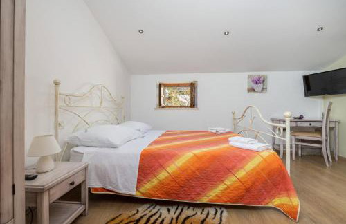 Villa Denis Village in Central Istria for 28 people pet friendly complex of 4 stone houses - Photo 46