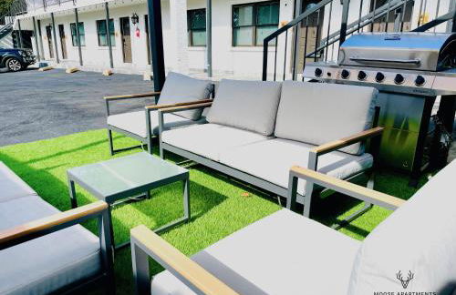 The Moose #10 - Stylish Loft with King Bed, Free Parking & Wi-Fi - Foto 60